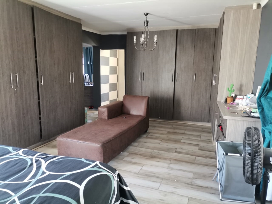 3 Bedroom Property for Sale in Lourierpark Free State